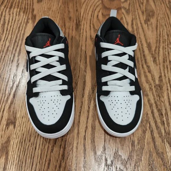 NEW Nike Jordan AJ 1 Low ALT SE Velcro Sneakers size 2.5 - Picture 2 of 8